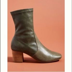 Silent D Cabre vegan leather Moss booties size 8.5